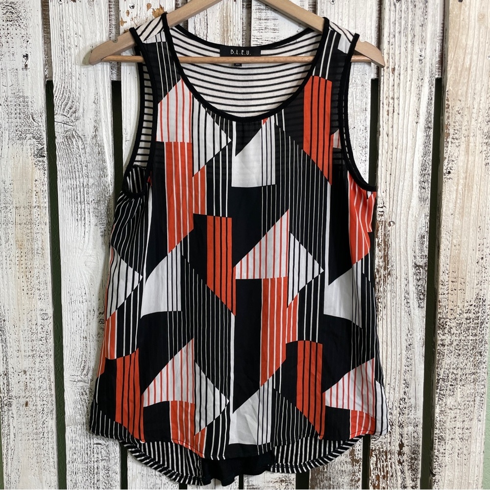 B.L.E.U. Geometric Top Size Medium Sleeveless Lightweight Black White Red Chic